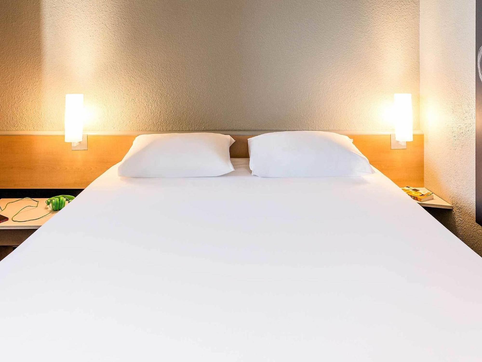 Ibis Thonon Centre Hotel Стая снимка